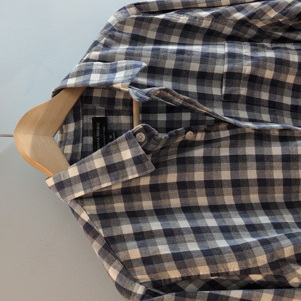 Banana Republic Men's Medium Lightweight Flannel Long Sleeve Button Down Shirt